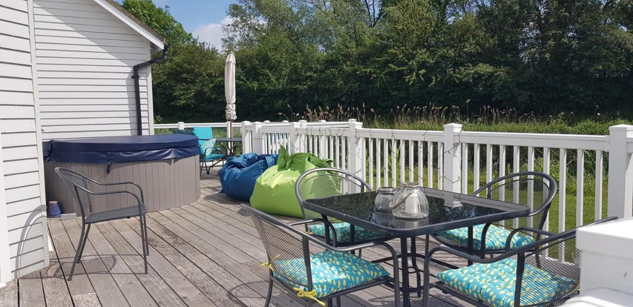 Windrush Turret Lodge South Cerney Esterno foto
